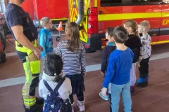 2025-03-18_Kindergarten-Gluecksbaerchen_Feuerwehrbesuch-05