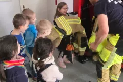 2025-03-18_Kindergarten-Gluecksbaerchen_Feuerwehrbesuch-11