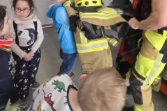 2025-03-18_Kindergarten-Gluecksbaerchen_Feuerwehrbesuch-12
