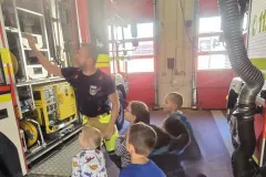 2025-03-18_Kindergarten-Gluecksbaerchen_Feuerwehrbesuch-16