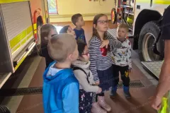 2025-03-18_Kindergarten-Gluecksbaerchen_Feuerwehrbesuch-18