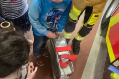 2025-03-18_Kindergarten-Gluecksbaerchen_Feuerwehrbesuch-22