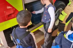 2025-03-18_Kindergarten-Gluecksbaerchen_Feuerwehrbesuch-32