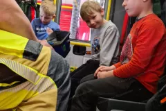 2025-03-18_Kindergarten-Gluecksbaerchen_Feuerwehrbesuch-33