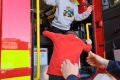 2025-03-18_Kindergarten-Gluecksbaerchen_Feuerwehrbesuch-34