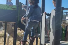 2025-03-21_Kindergarten-Gluecksbaerchen_Ausflug_Spielplatz-06