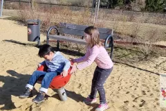 2025-03-21_Kindergarten-Gluecksbaerchen_Ausflug_Spielplatz-17