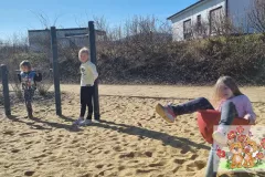2025-03-21_Kindergarten-Gluecksbaerchen_Ausflug_Spielplatz-24