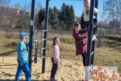 2025-03-21_Kindergarten-Gluecksbaerchen_Ausflug_Spielplatz-27