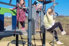 2025-03-21_Kindergarten-Gluecksbaerchen_Ausflug_Spielplatz-35