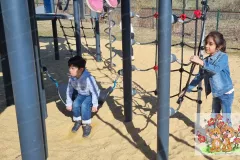 2025-03-21_Kindergarten-Gluecksbaerchen_Ausflug_Spielplatz-38