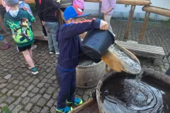 2025_Wasserspiele-im-Sommer-im-Kindergarten-Gluecksbaerchen-02
