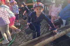 2025_Wasserspiele-im-Sommer-im-Kindergarten-Gluecksbaerchen-07