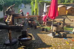 2025_Wasserspiele-im-Sommer-im-Kindergarten-Gluecksbaerchen-12